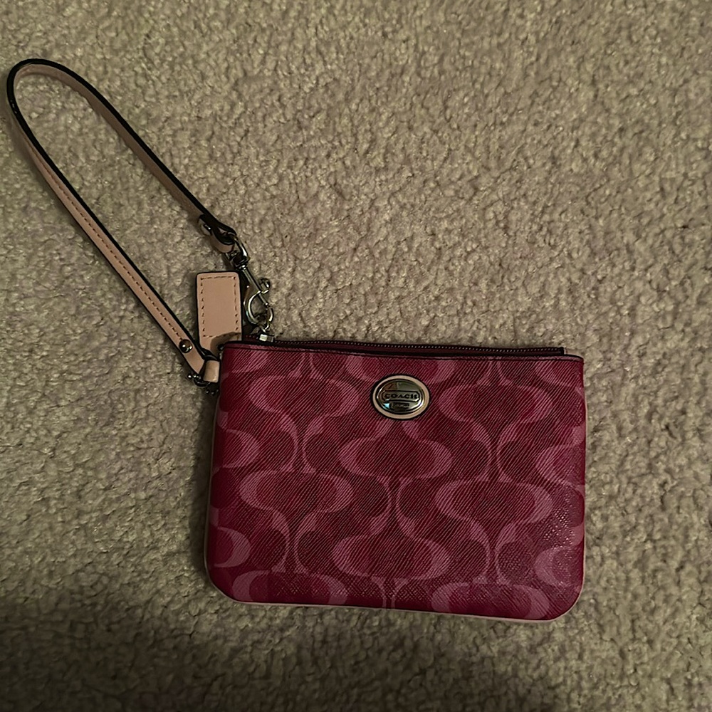 NEVER USED | Coach Berry Pink Saffiano Leather Signature Logo Wristlet